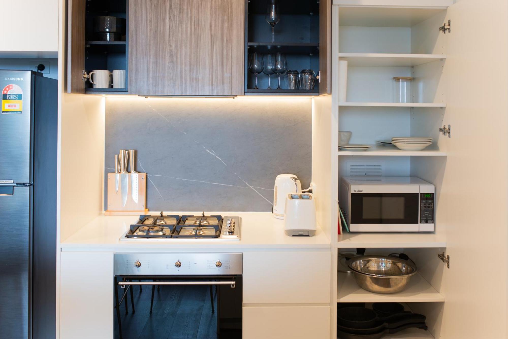 Apartment Next To Public Station, Boxhill Central, 2 Bedrooms, Free Parking And Wifi Box Hill Bagian luar foto