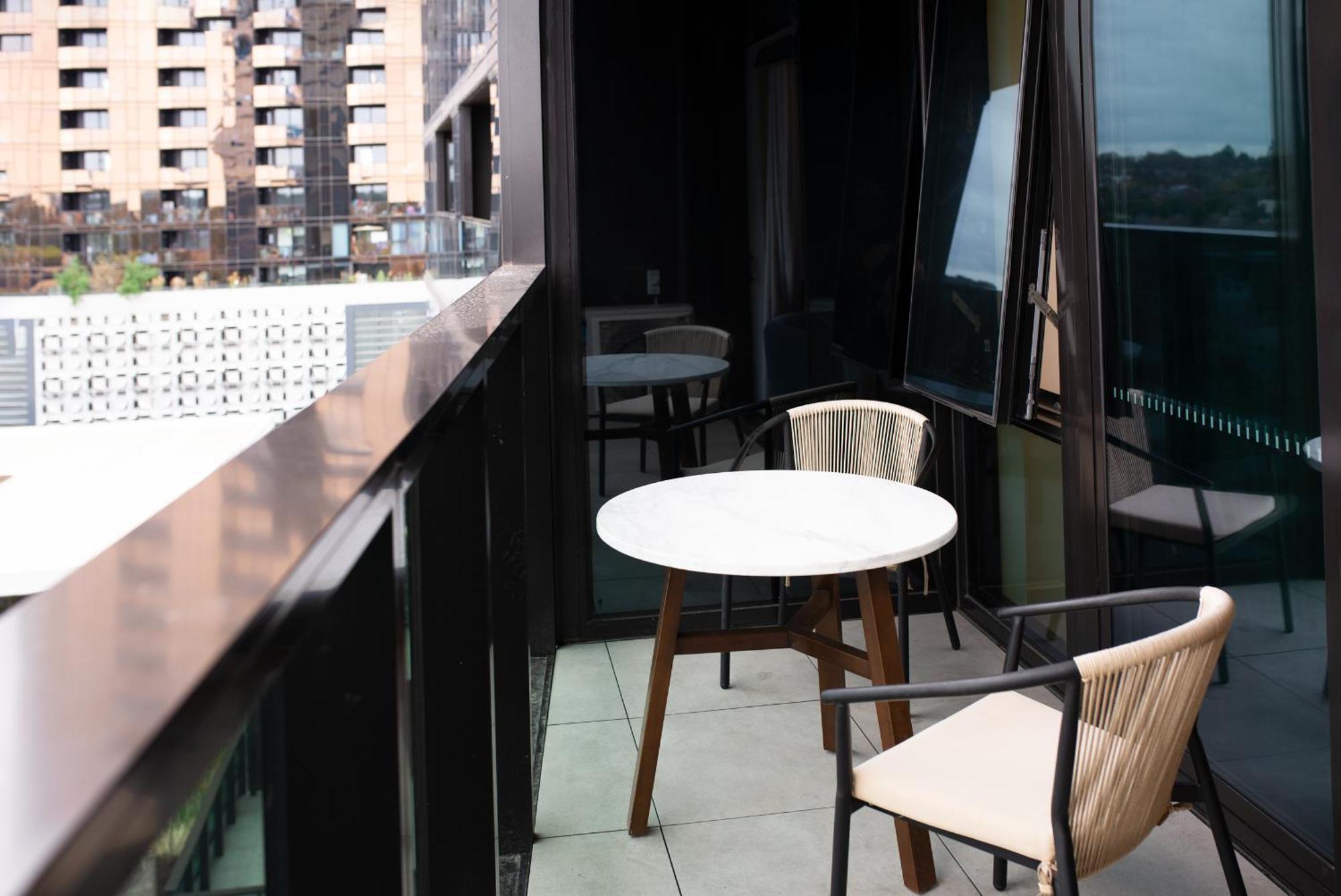 Apartment Next To Public Station, Boxhill Central, 2 Bedrooms, Free Parking And Wifi Box Hill Bagian luar foto
