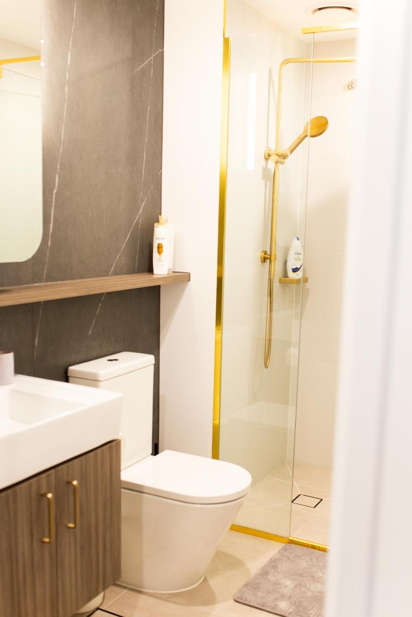 Apartment Next To Public Station, Boxhill Central, 2 Bedrooms, Free Parking And Wifi Box Hill Bagian luar foto