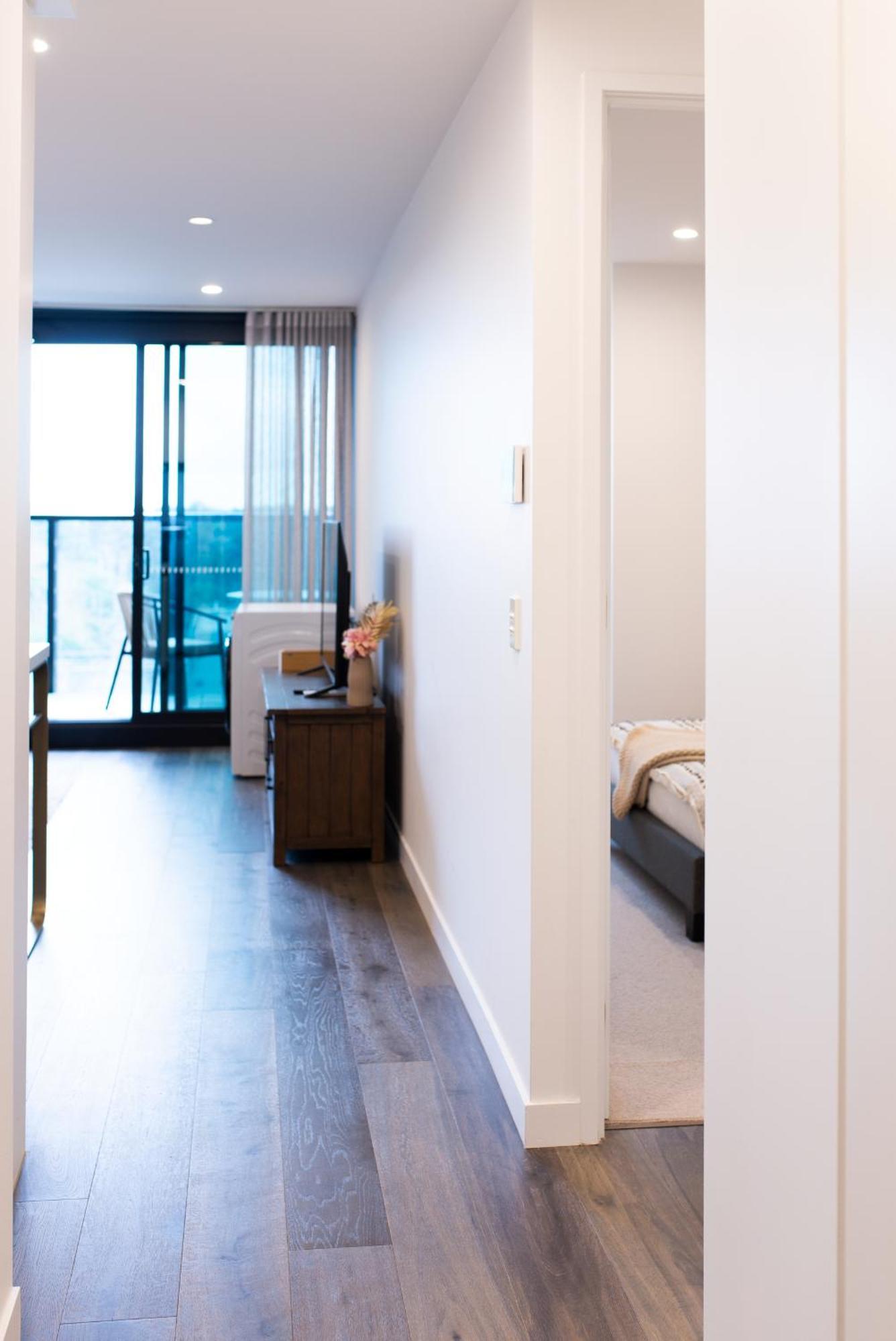 Apartment Next To Public Station, Boxhill Central, 2 Bedrooms, Free Parking And Wifi Box Hill Bagian luar foto