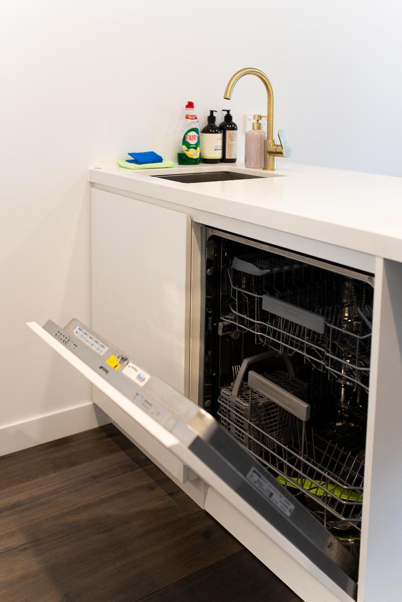 Apartment Next To Public Station, Boxhill Central, 2 Bedrooms, Free Parking And Wifi Box Hill Bagian luar foto