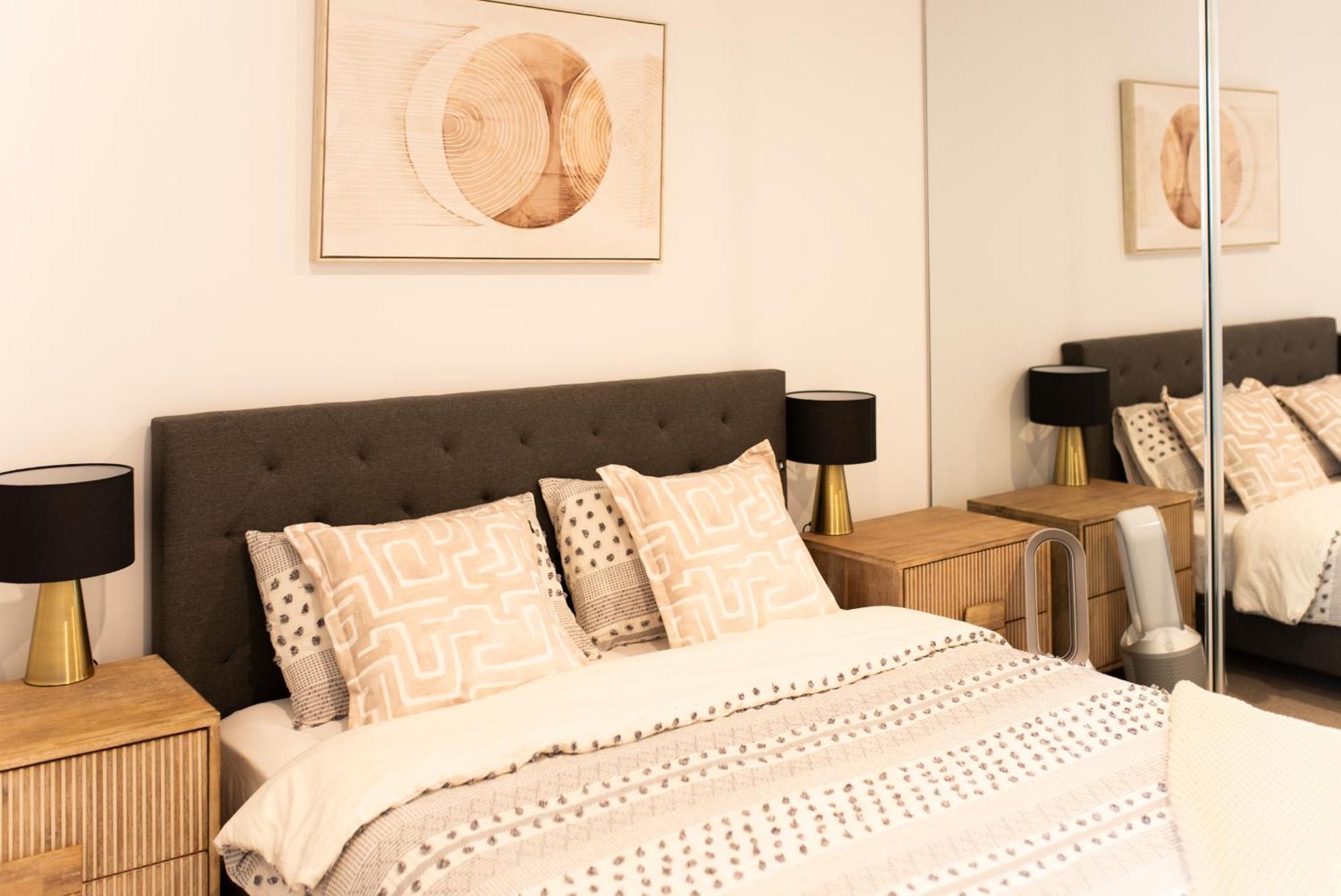 Apartment Next To Public Station, Boxhill Central, 2 Bedrooms, Free Parking And Wifi Box Hill Bagian luar foto