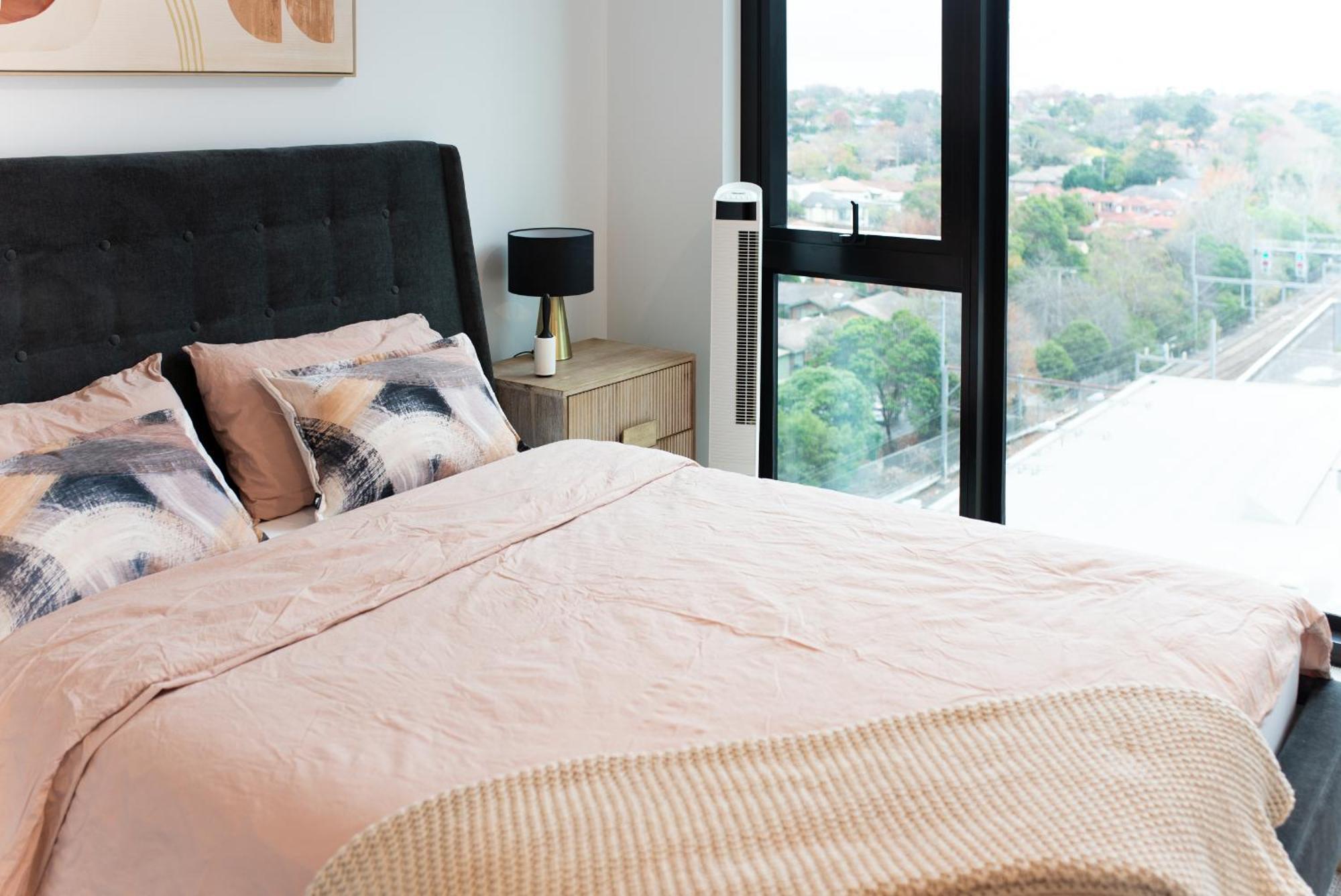 Apartment Next To Public Station, Boxhill Central, 2 Bedrooms, Free Parking And Wifi Box Hill Bagian luar foto